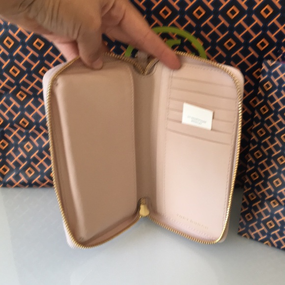 Moving SALE 🌸TORY IVY Smartphone wristlet - Picture 5 of 5